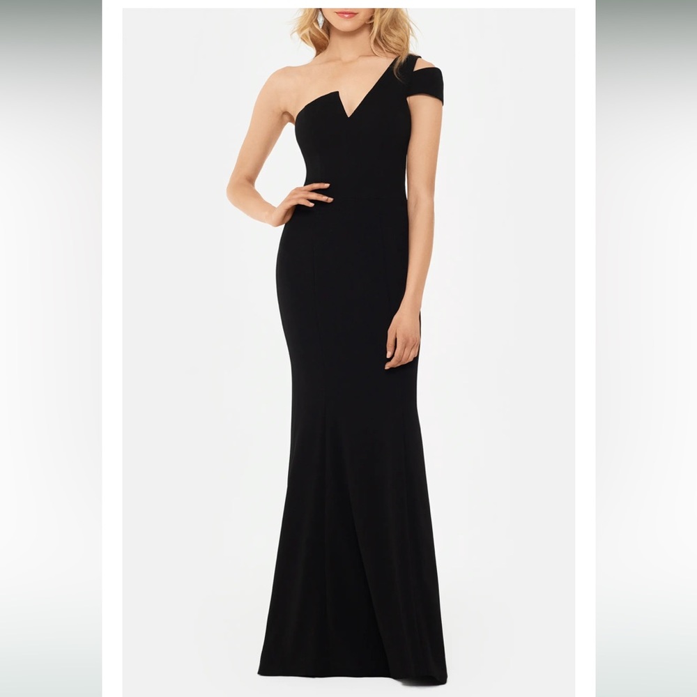 One-Shoulder Scuba Crepe Gown
Betsy & Adam - Picture 3 of 3